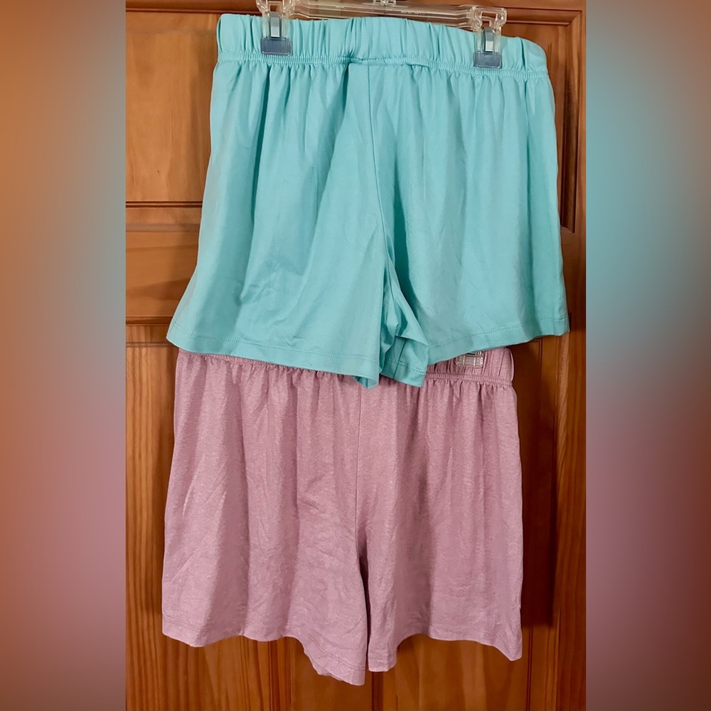 Women’s size medium 2 pack of Eddie Bauer shorts - Picture 5 of 5